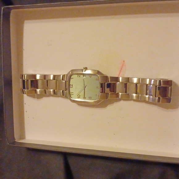 WOMAN'S KENNETH COLE NEW YORK WATCH - Picture 2 of 8